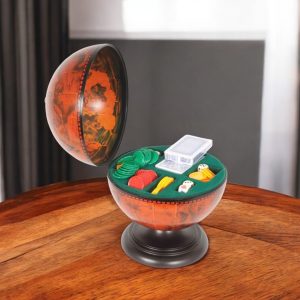 8.5" X 8.5" X 11" Globe Poker Set